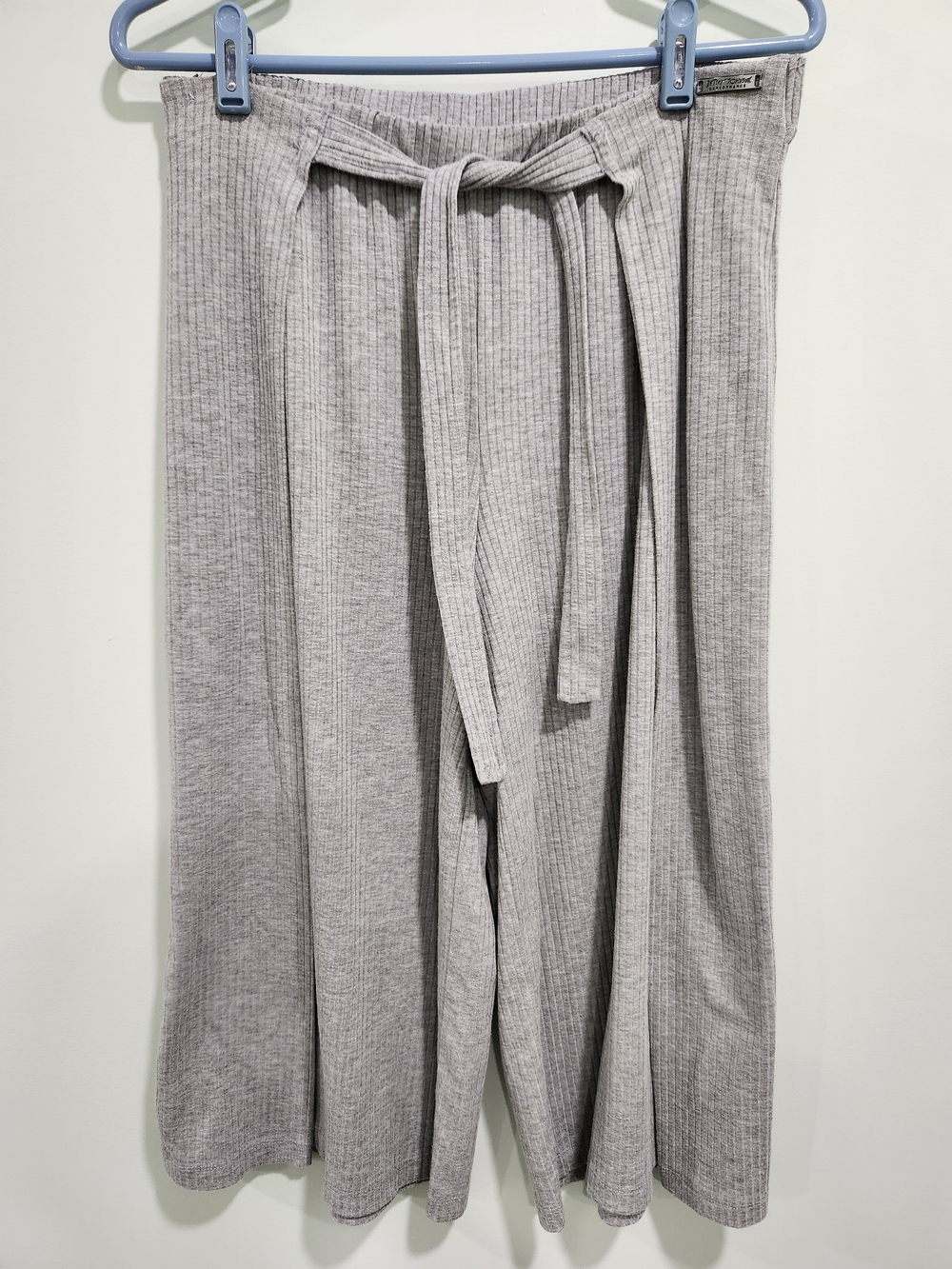 Betsey Johnson Light Gray Ribbed Skort with Tie Waist